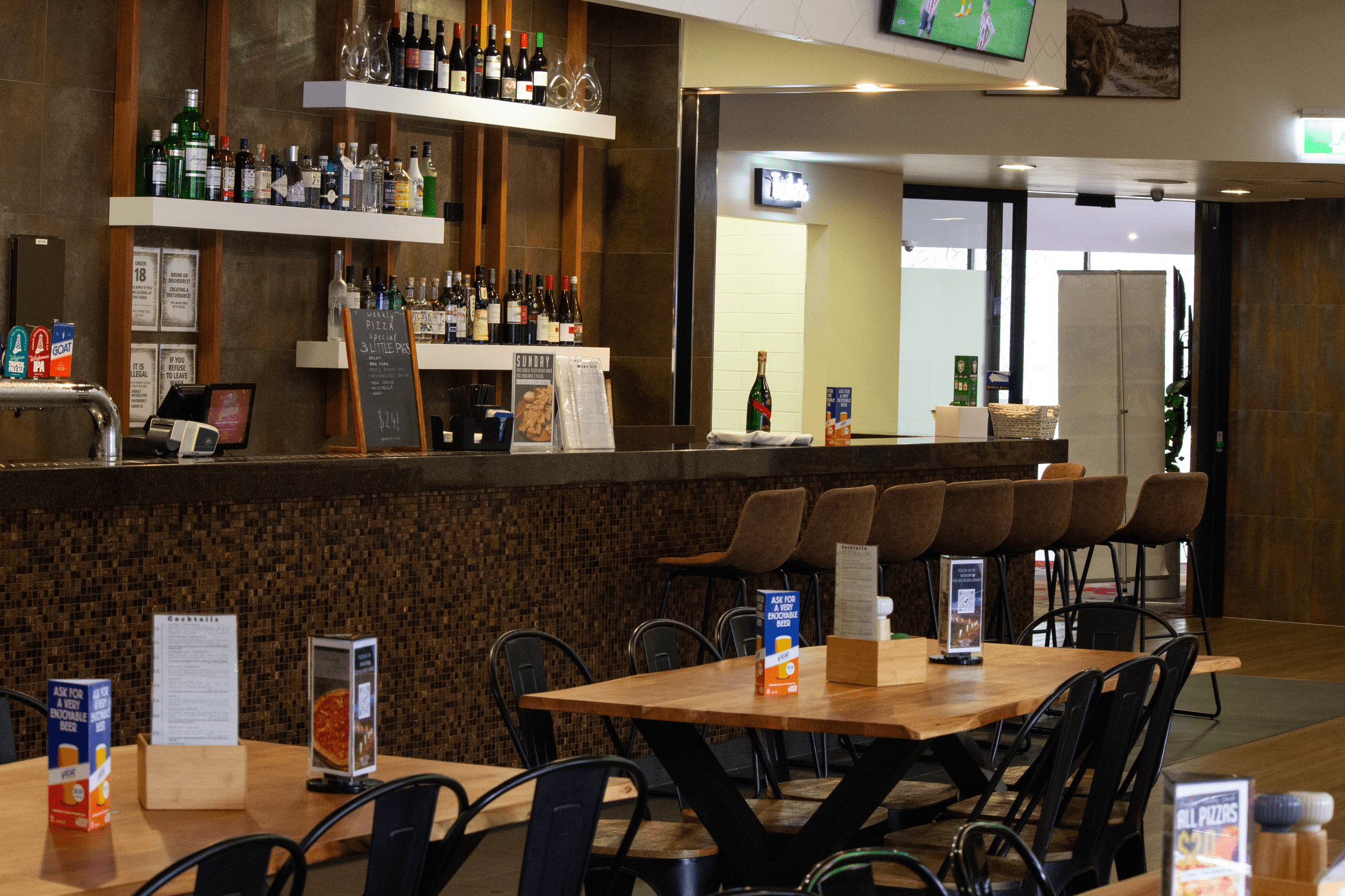 Dining area cleaning - CMBM Facility Services - Sunnybank